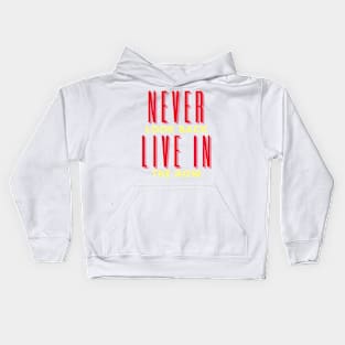 Never look back, live in the now Kids Hoodie